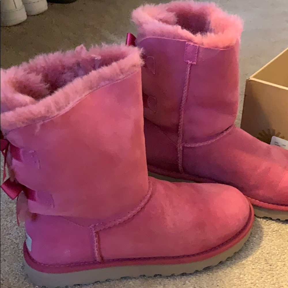 UGG BOOTS PINK W/ BAILEY BOW